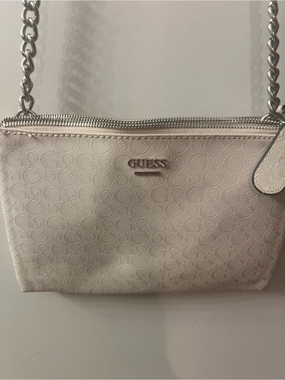 GUESS Cream Logo-Print Shoulder Bag with Silver Chain